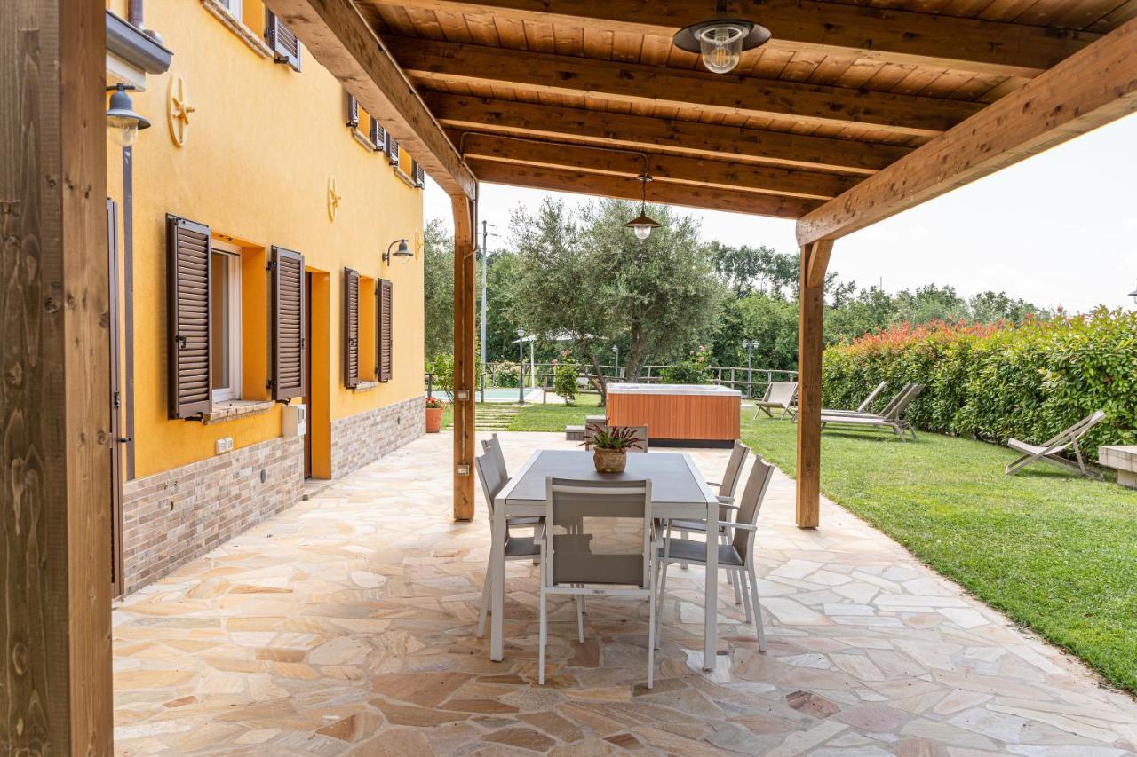 Ostra Vetere Montenovo Country House מראה חיצוני תמונה