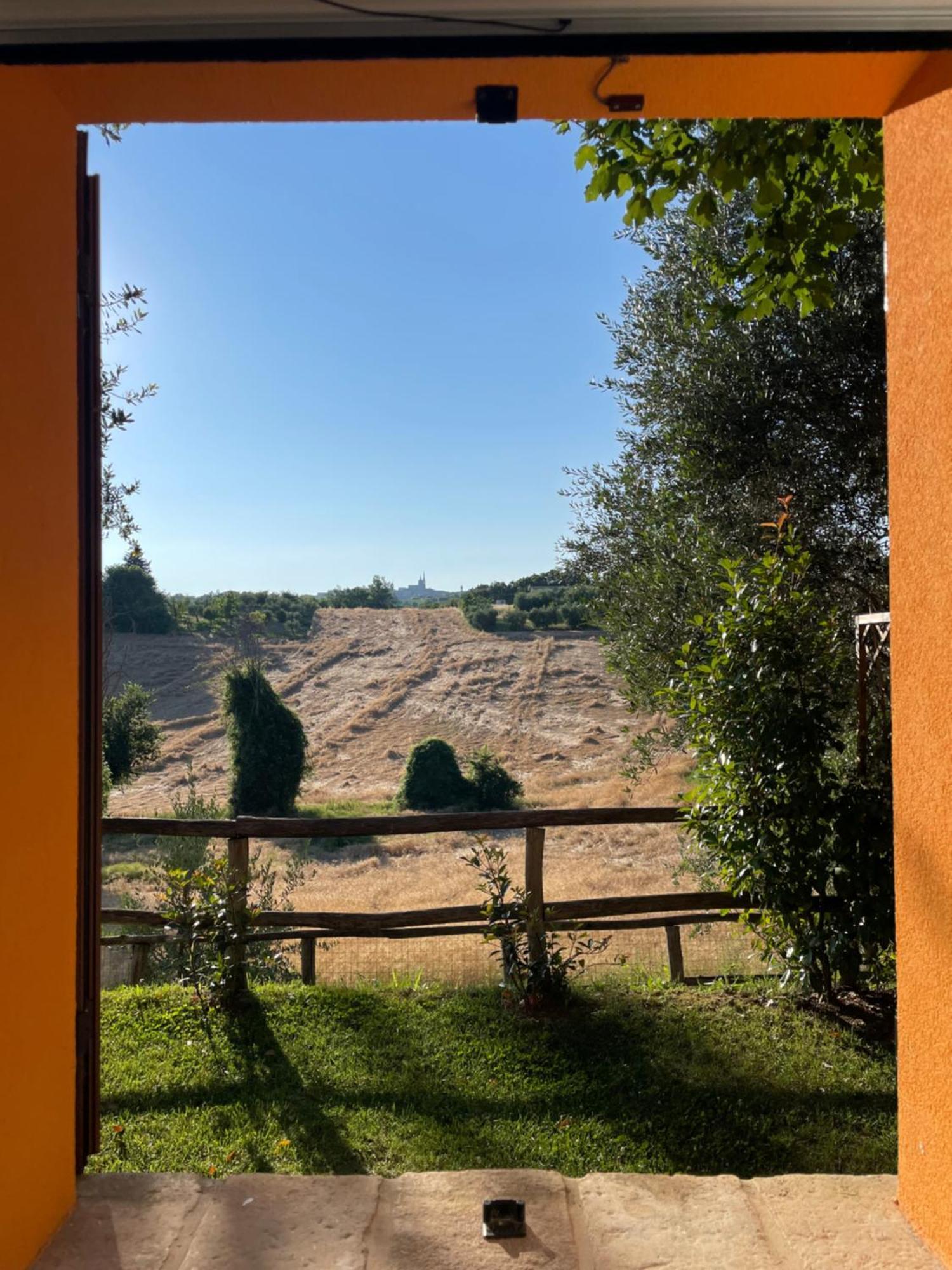Ostra Vetere Montenovo Country House מראה חיצוני תמונה