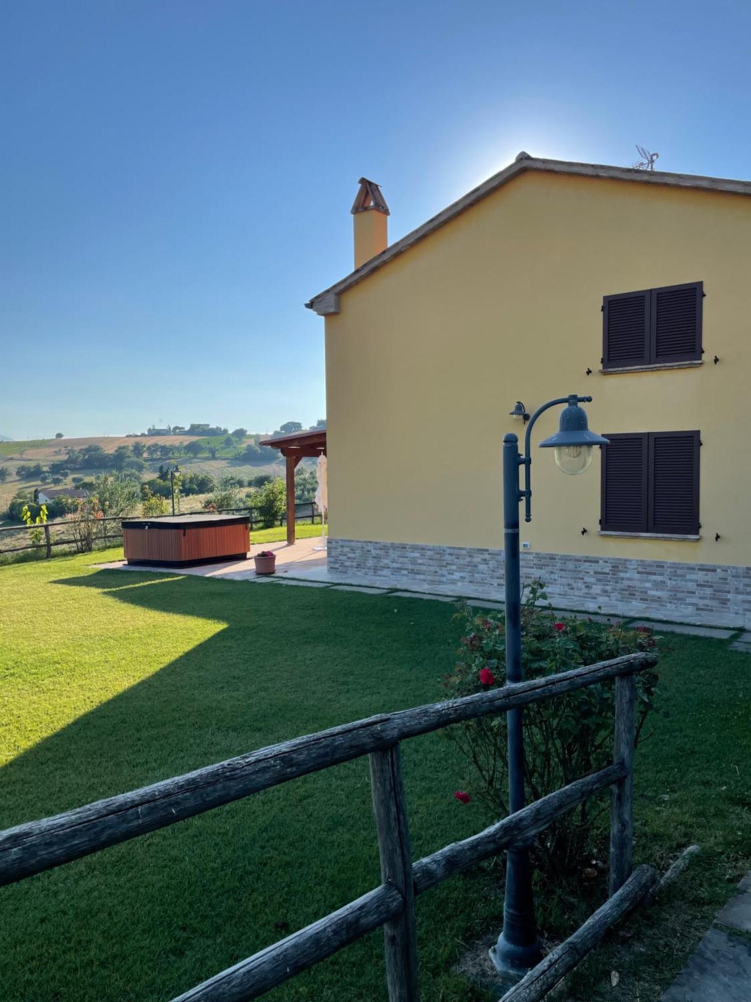 Ostra Vetere Montenovo Country House מראה חיצוני תמונה