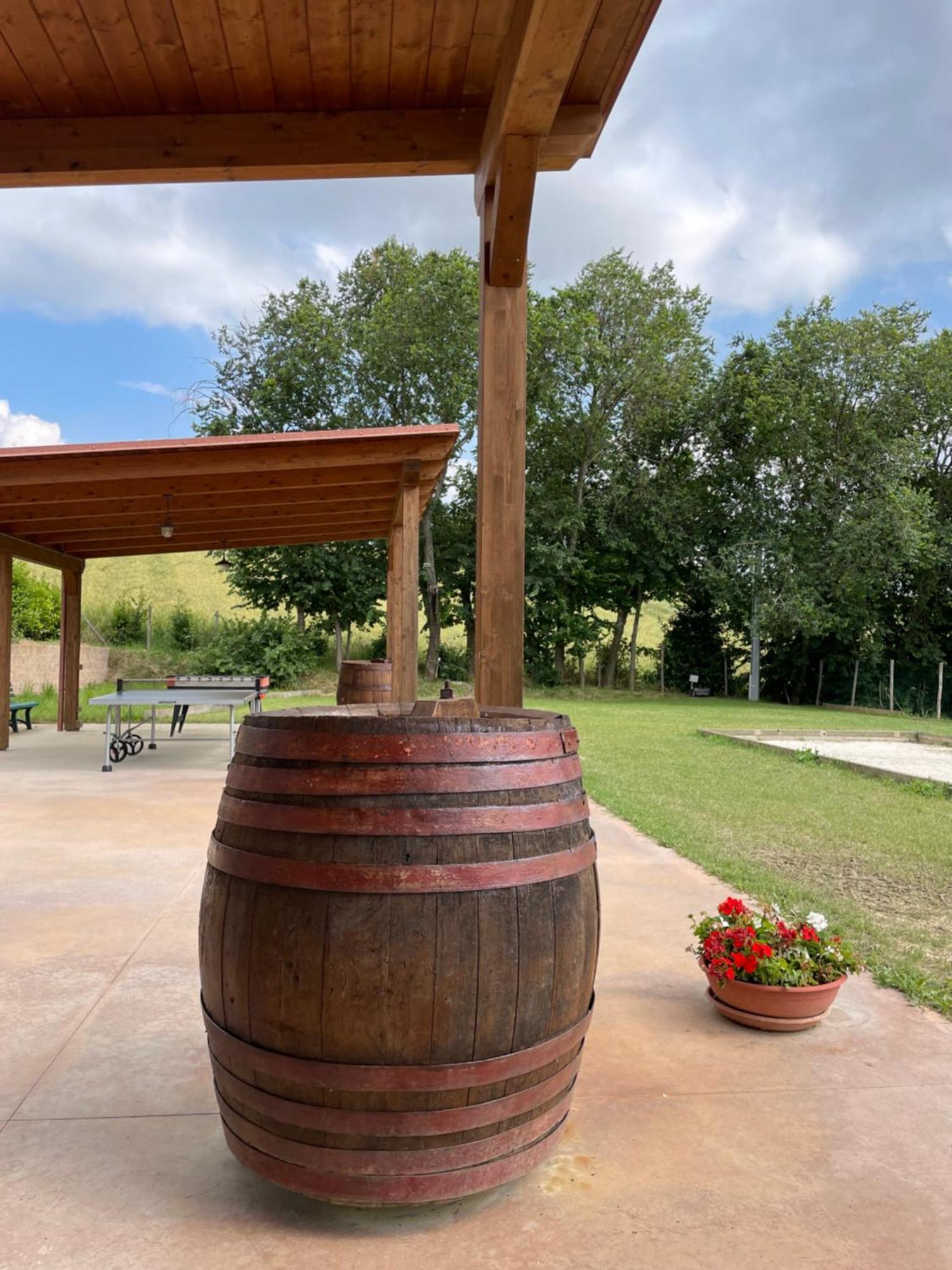 Ostra Vetere Montenovo Country House מראה חיצוני תמונה