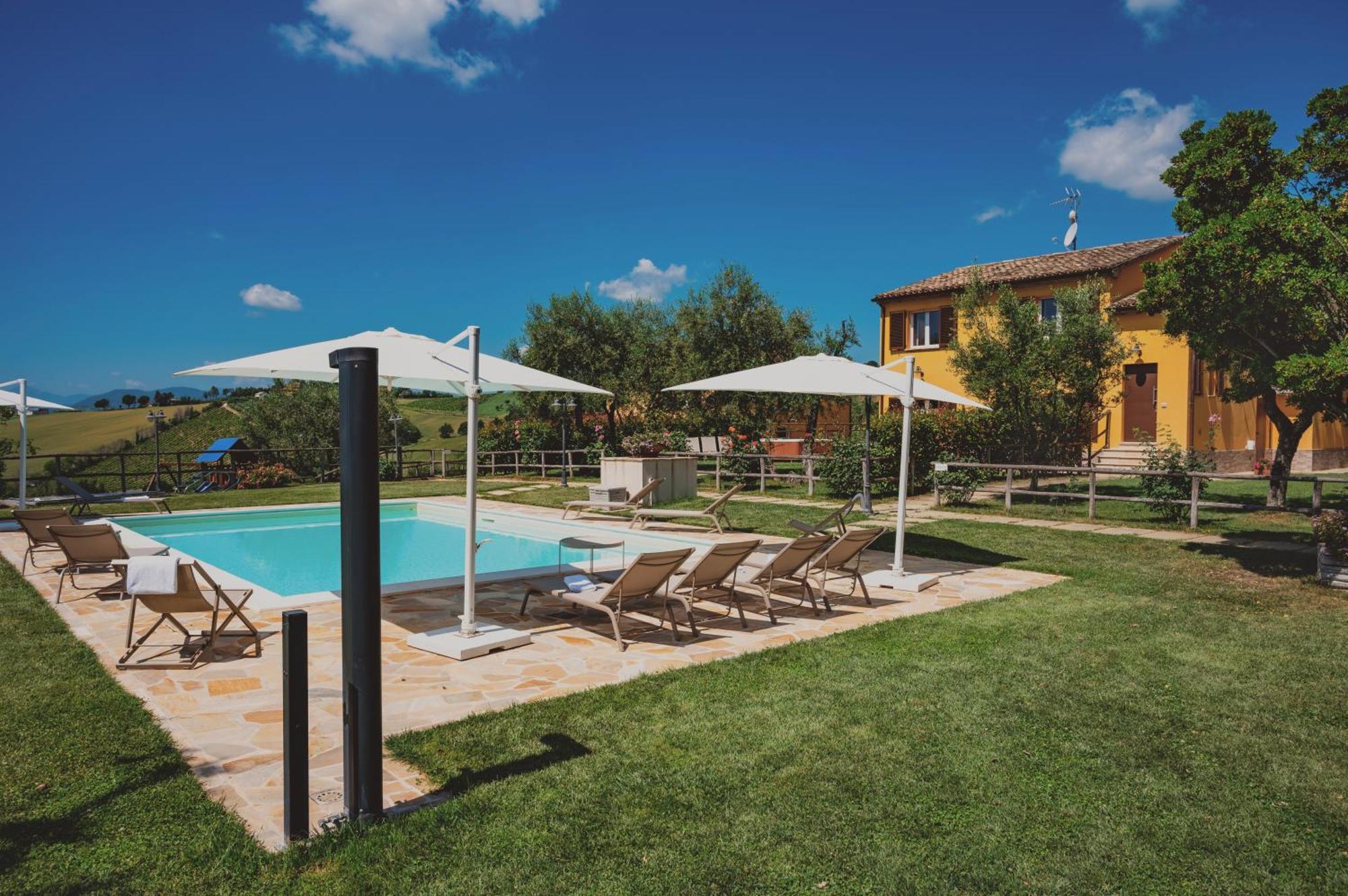 Ostra Vetere Montenovo Country House מראה חיצוני תמונה