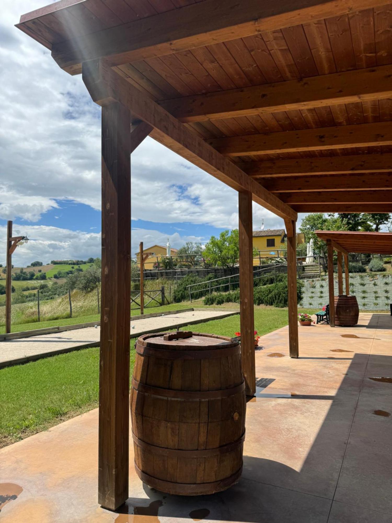 Ostra Vetere Montenovo Country House מראה חיצוני תמונה