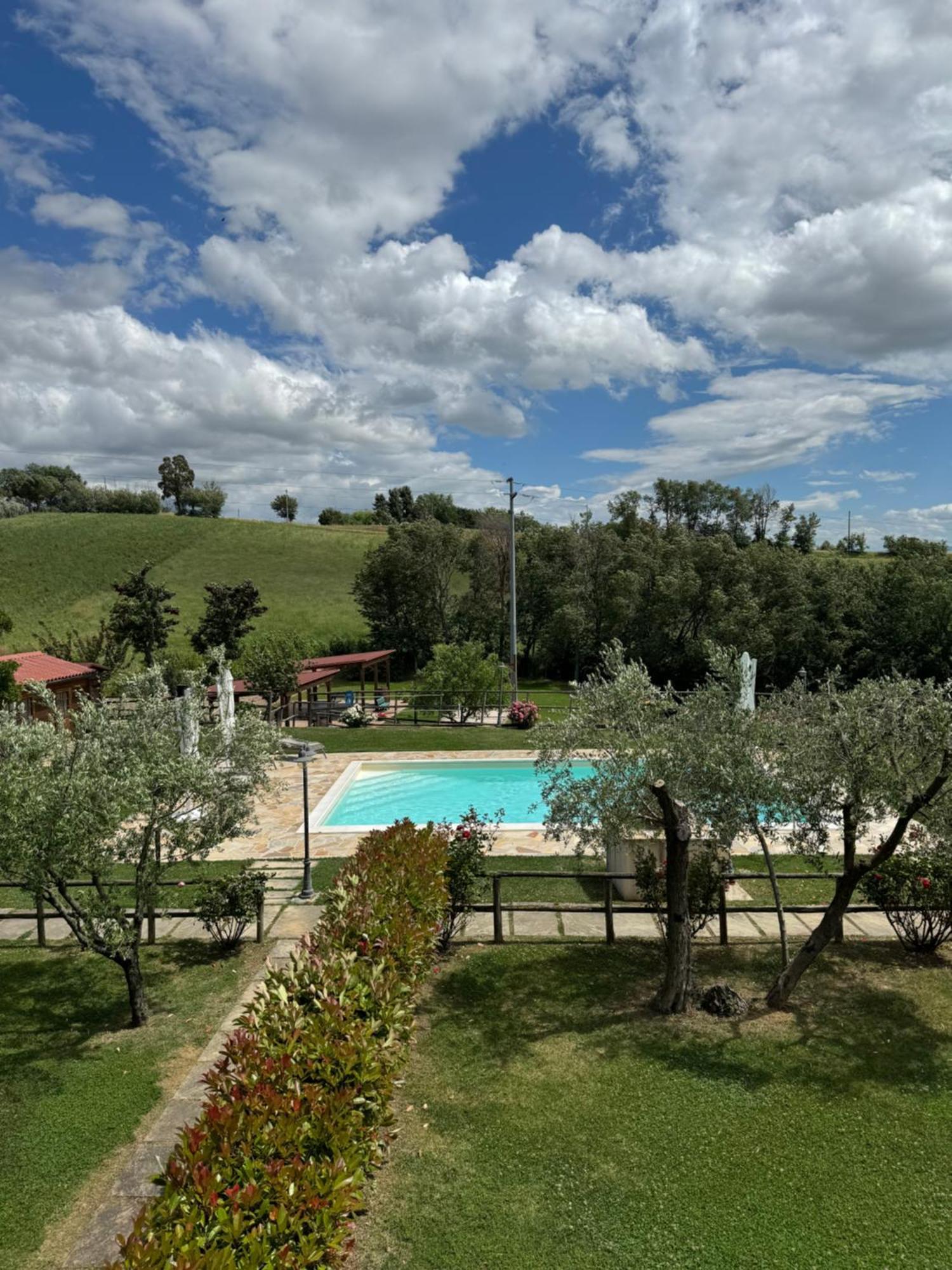 Ostra Vetere Montenovo Country House מראה חיצוני תמונה