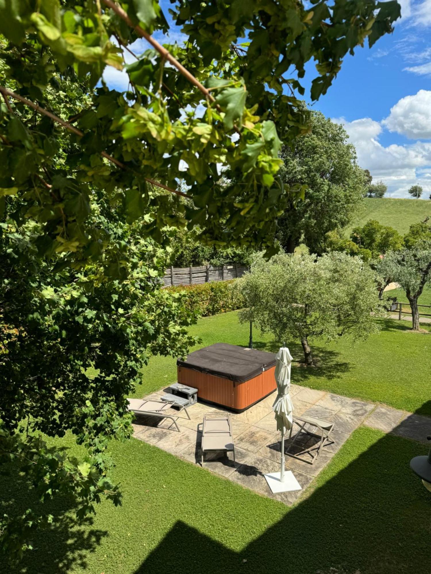 Ostra Vetere Montenovo Country House מראה חיצוני תמונה