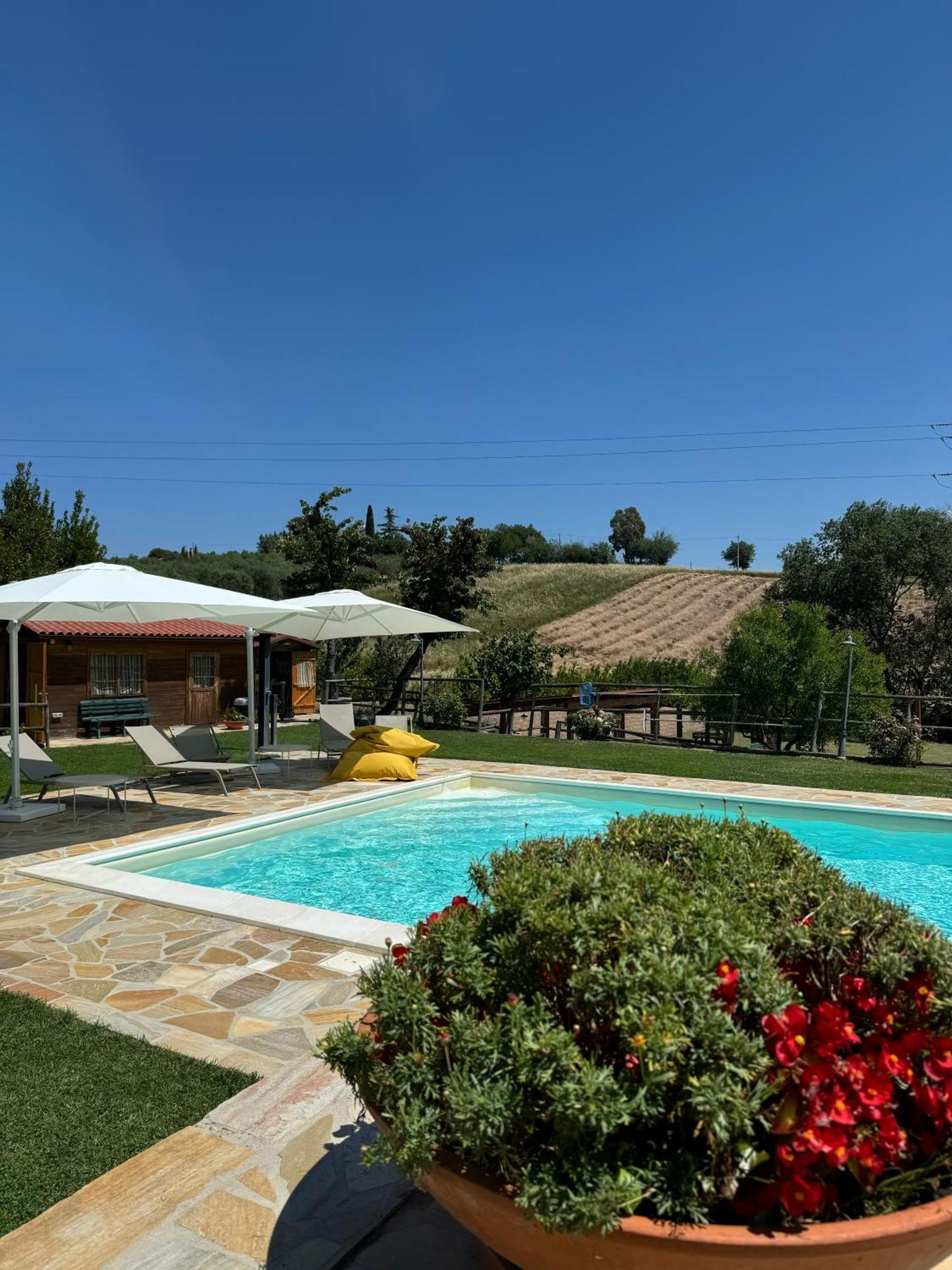 Ostra Vetere Montenovo Country House מראה חיצוני תמונה