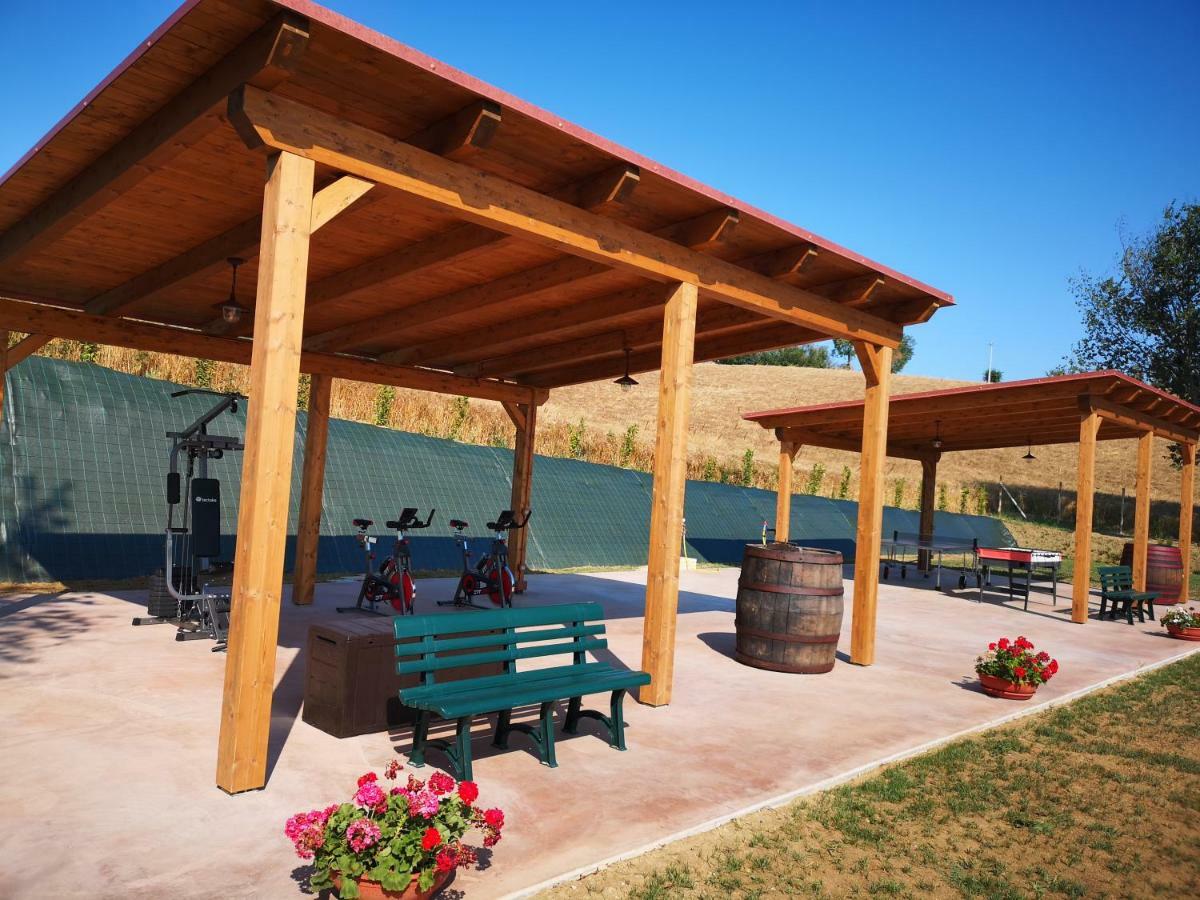 Ostra Vetere Montenovo Country House מראה חיצוני תמונה